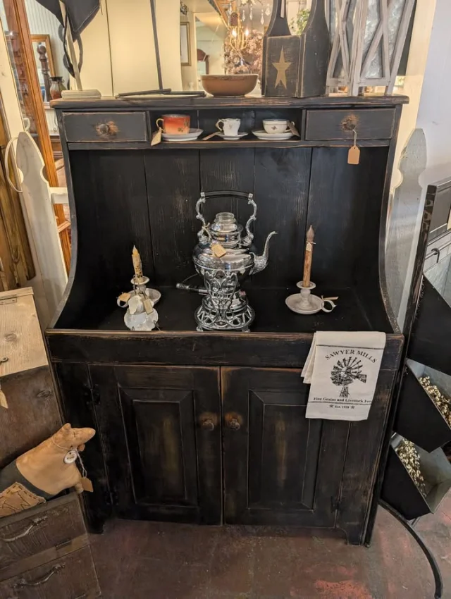 Sorry guys! This bad boy is sold along with that incredible, vintage coffee serviette!